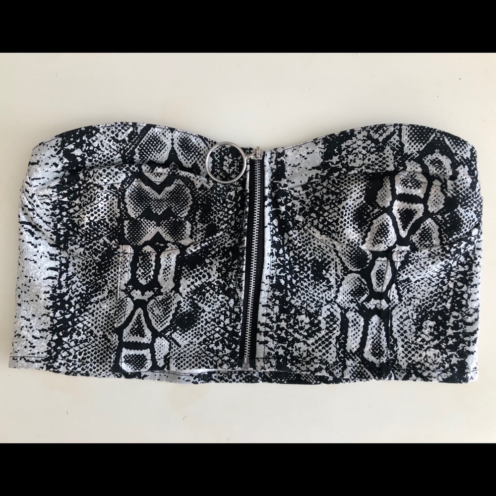 Motel Zipshi Crop Strapless Top in Snake